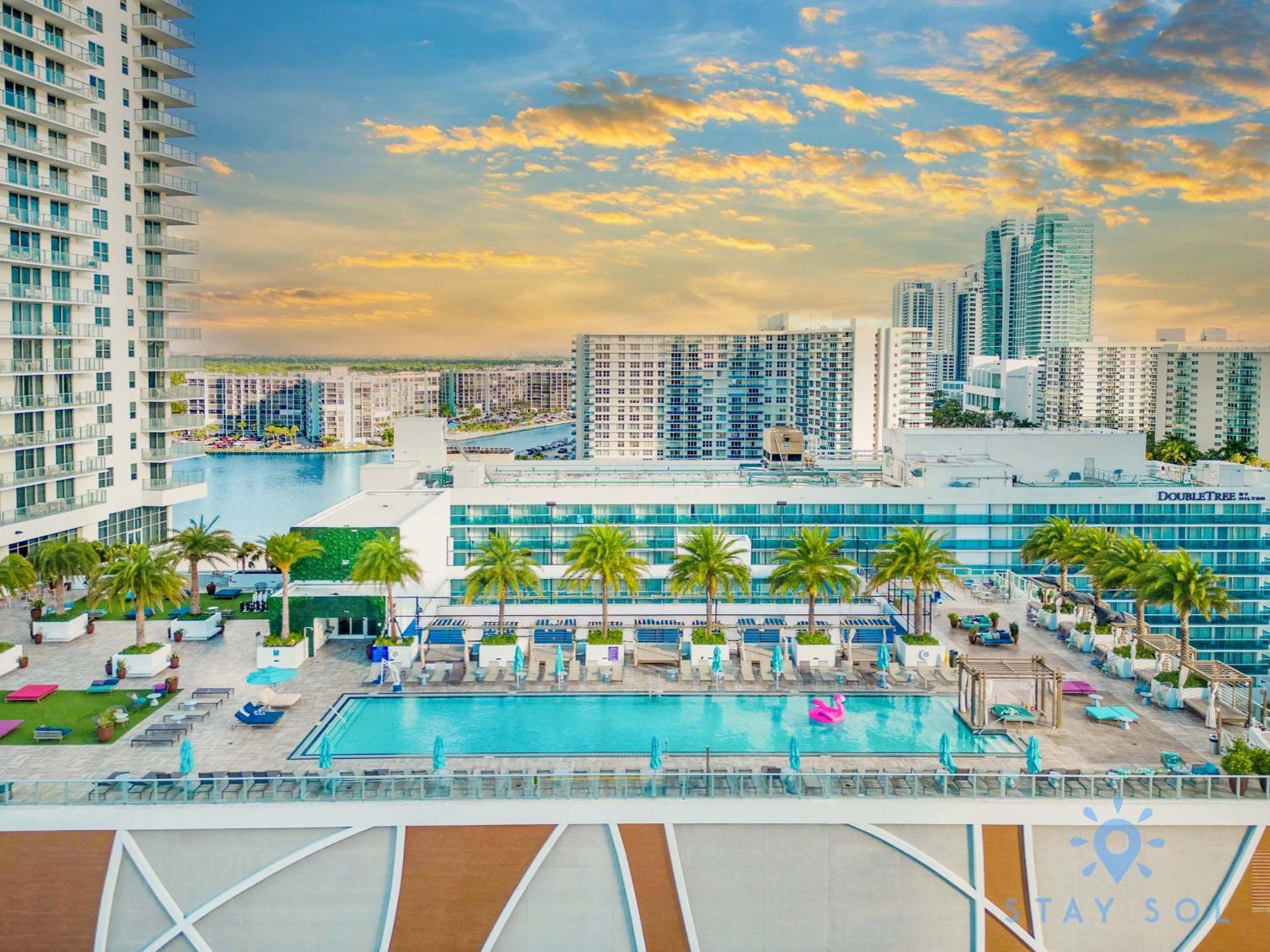Luxury With Stunning View, Balcony, Amazing Pools Lejlighed Hollywood Eksteriør billede
